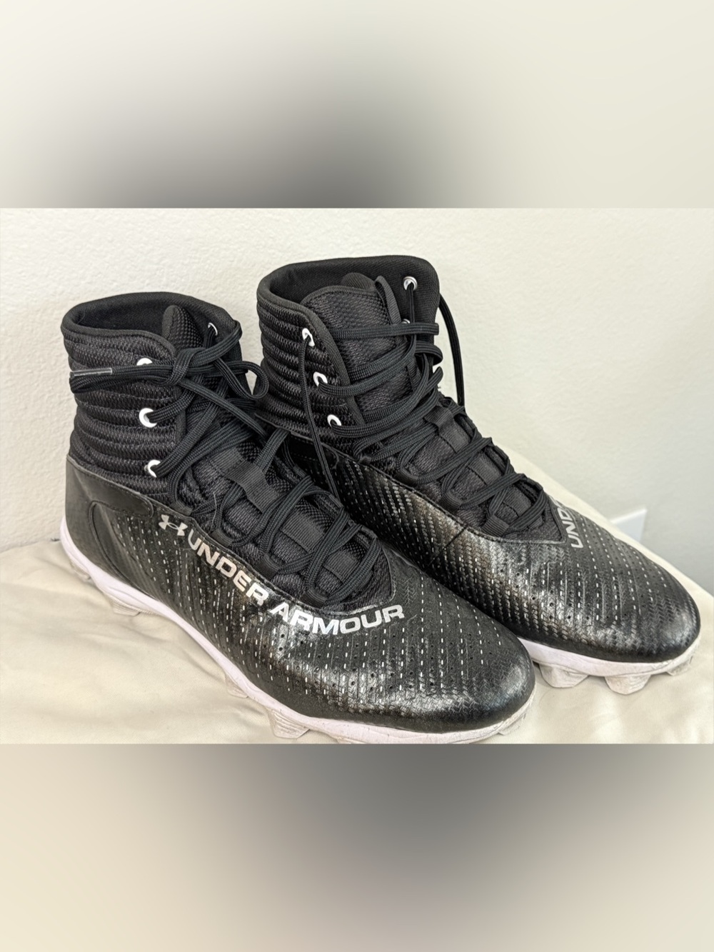 Excellent Condition! Under Armour Highlight MC Football Cleats Black & White